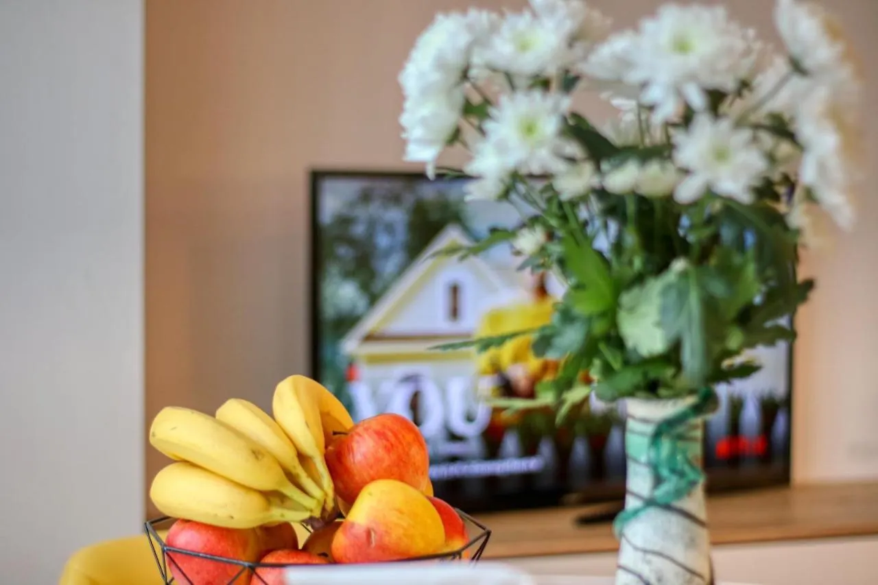 Relaxation Station: Cozy Apartment with Smart Features near Ior Park Bucharest