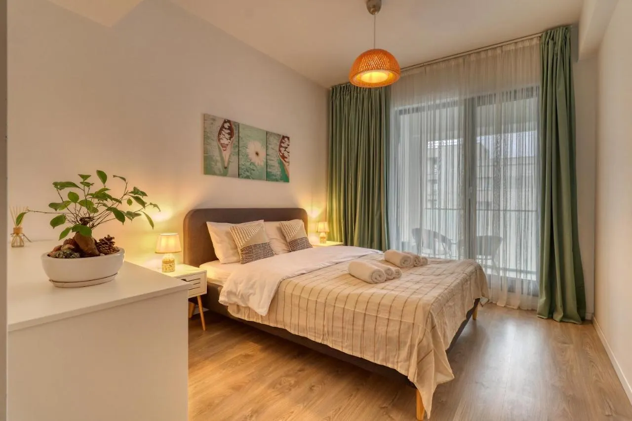 Relaxation Station: Cozy Apartment with Smart Features near Ior Park Bucharest