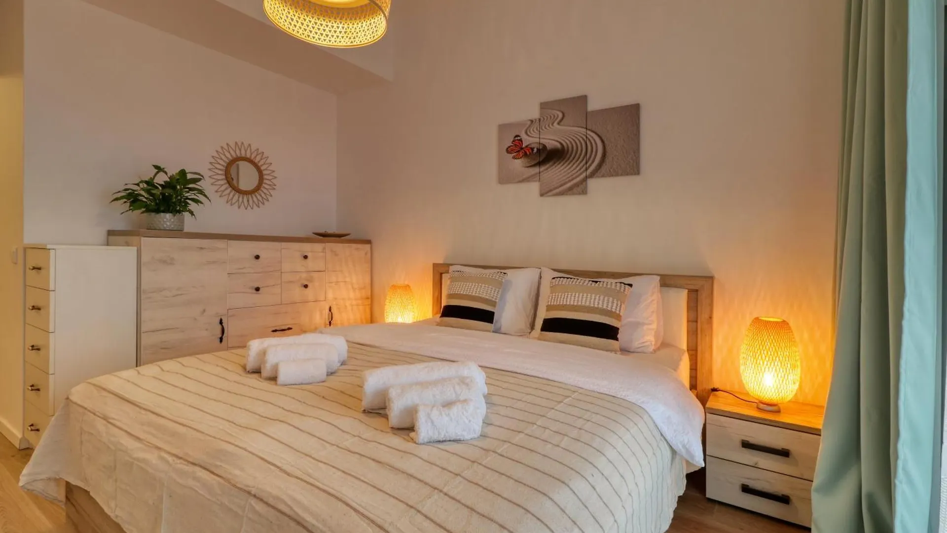 Relaxation Station: Cozy Apartment with Smart Features near Ior Park Bucharest Romania