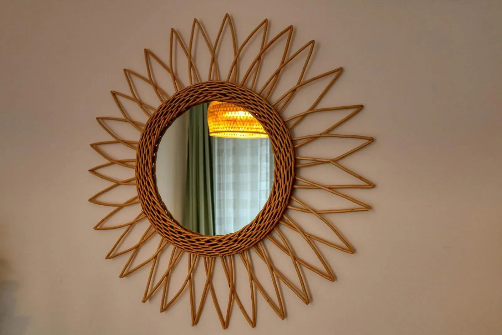 Relaxation Station: Cozy Apartment with Smart Features near Ior Park Bucharest